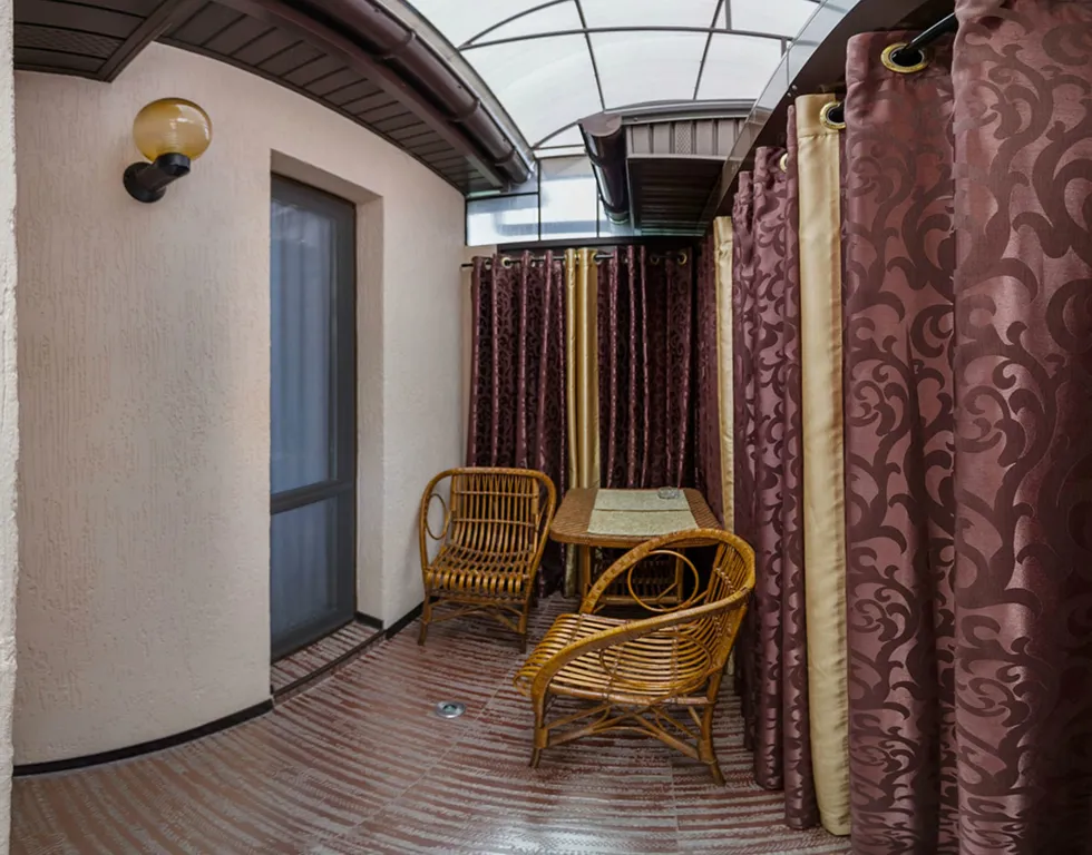 Семейный двухкомнатный апартамент с кухней и балконом