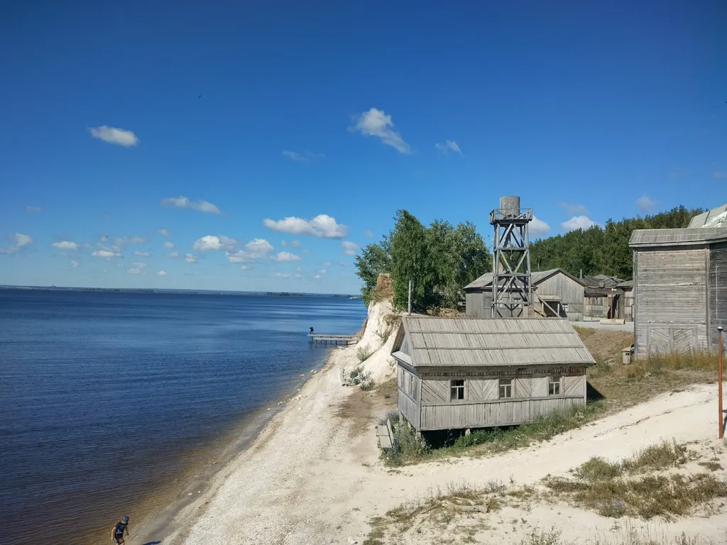 Дома из клееного бруса в хвойном лесу у Камского Моря и Семрука