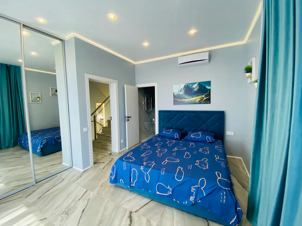 Трехэтажный коттедж с баней и бассейном