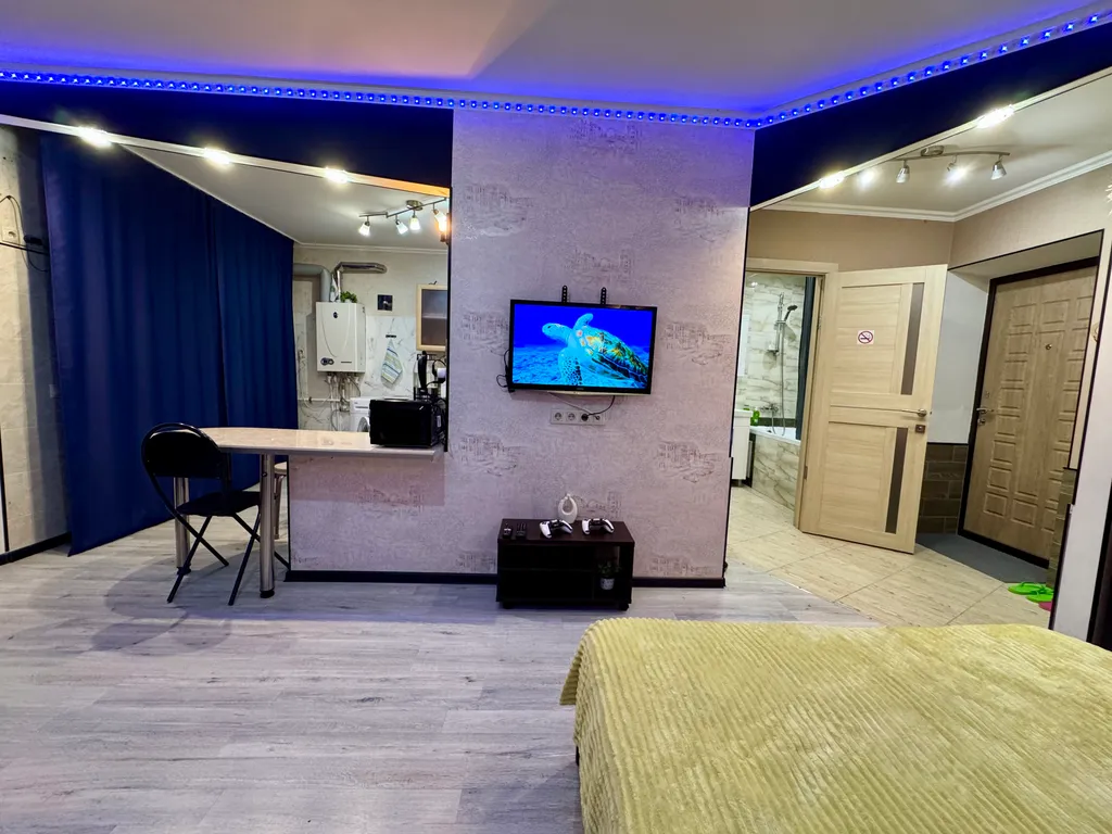 Студия с дизайнерским оформлением