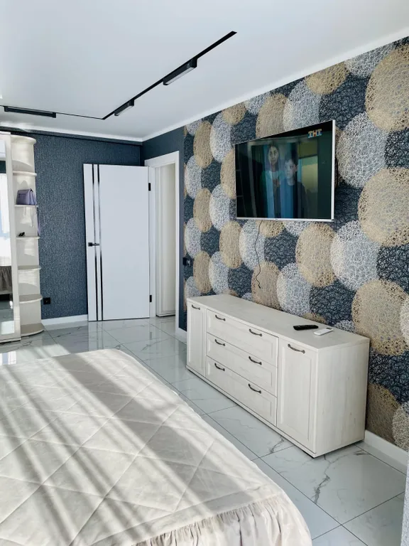 2-комнатная квартира с панорамными окнами и с видом на море