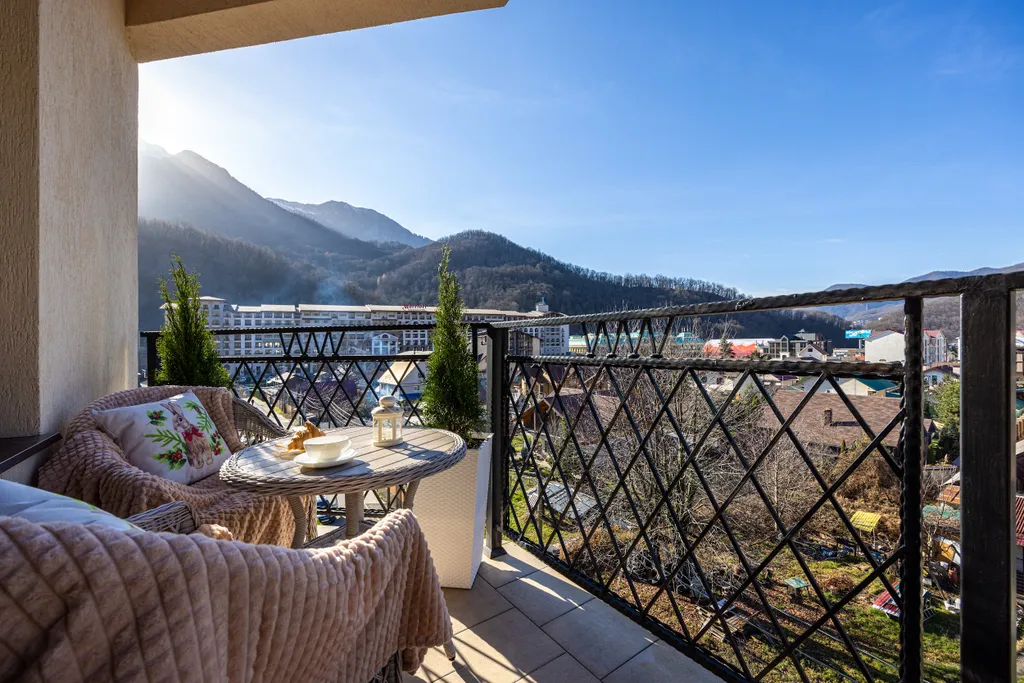 Просторная студия с видом на горы