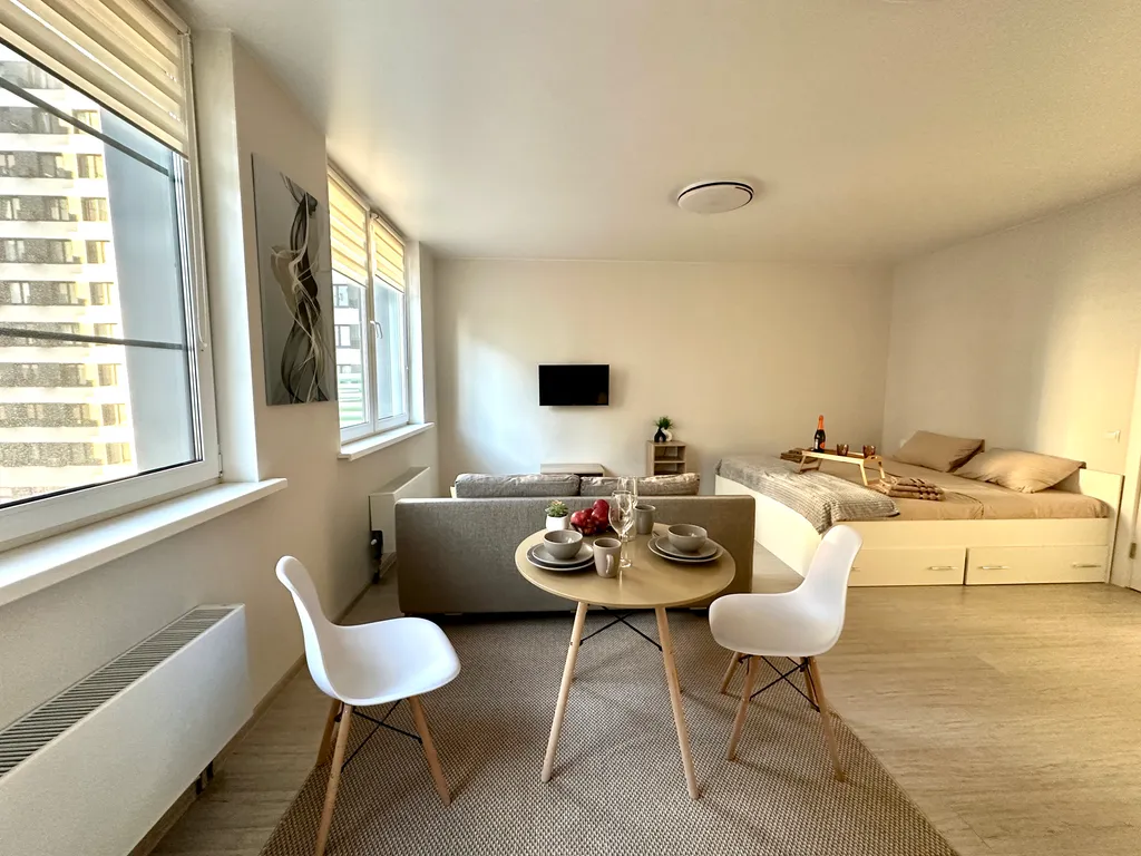 Студия с кроватью и дизайнерким ремонтом