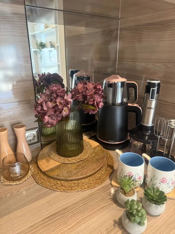 Studio apt with pool and gym near metrobus station