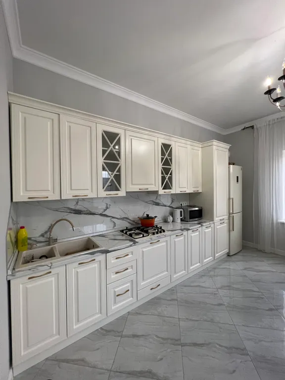 У берега моря новая уютная дача