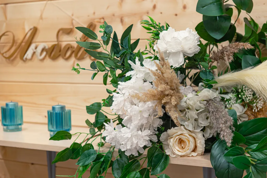 Дом на реке и краю соснового леса