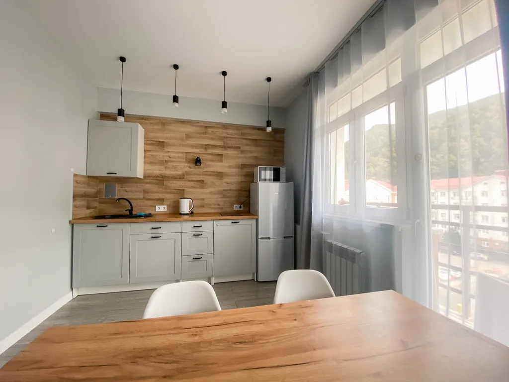 Просторная квартира с балконом вблизи подъемника