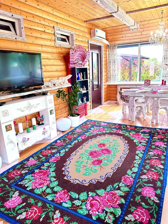 Просторный дом с банькой и видом на храм