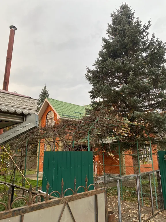 Дом на берегу реки