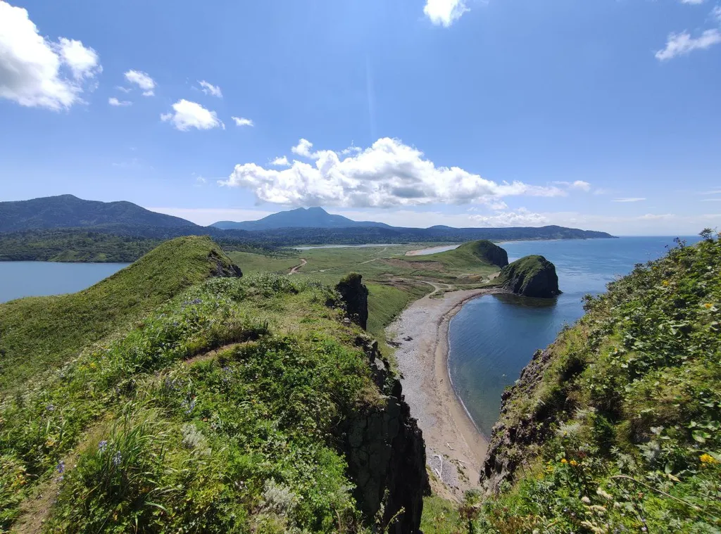 Уютный купол на острове Кунашир