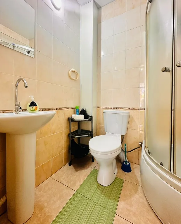 Часть дома с кухней и крылечком