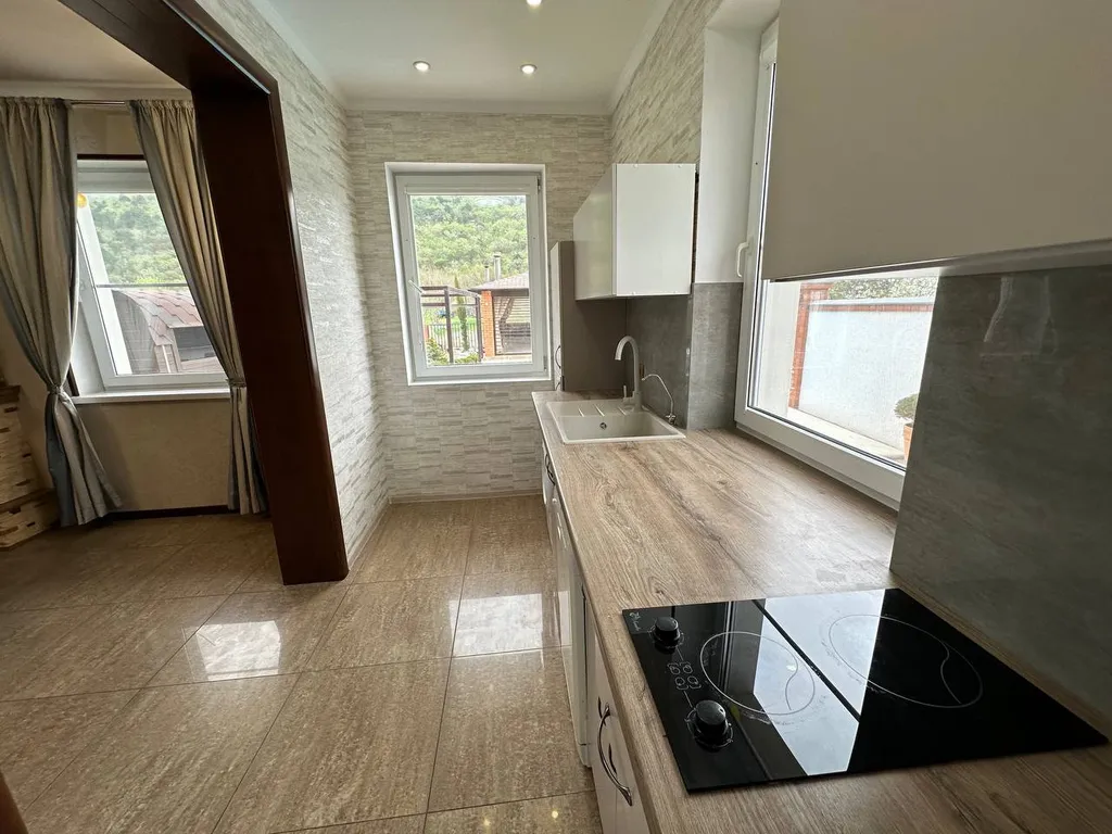 С бассейном на пляже