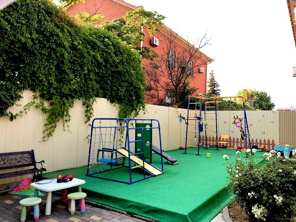 Комната с балконом