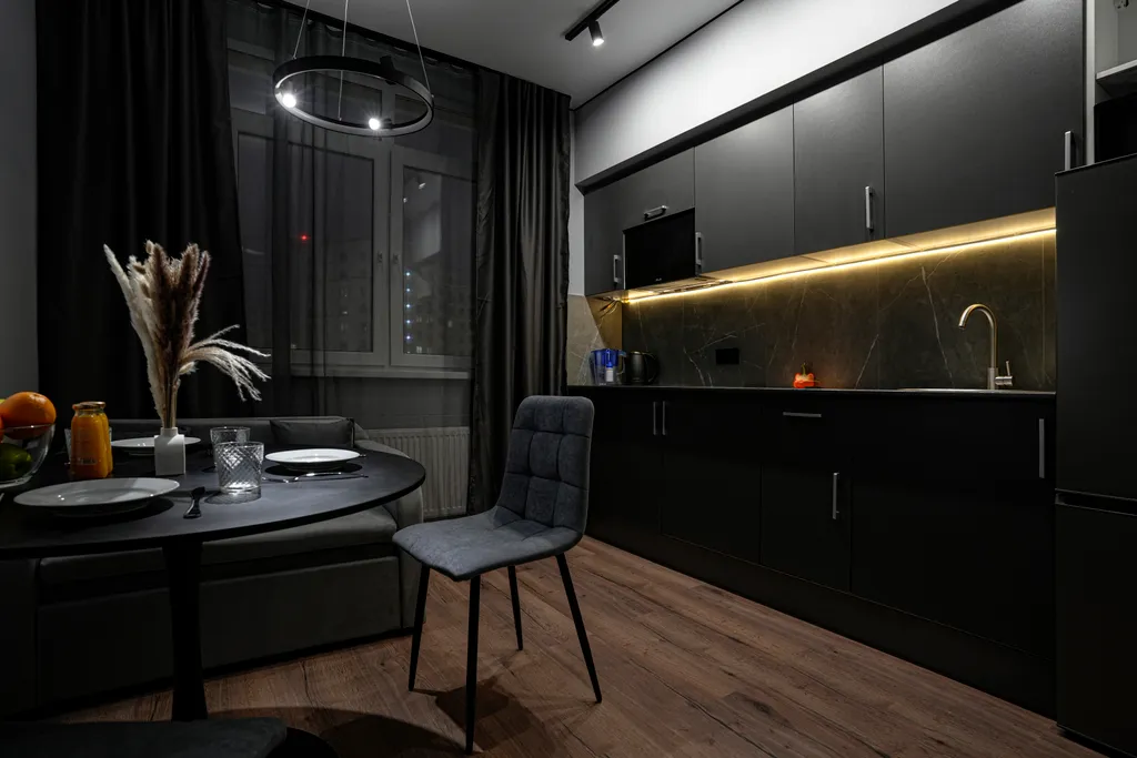 Luna Moscow — дизайнерская квартира с зеркальной мозаикой возле кровати