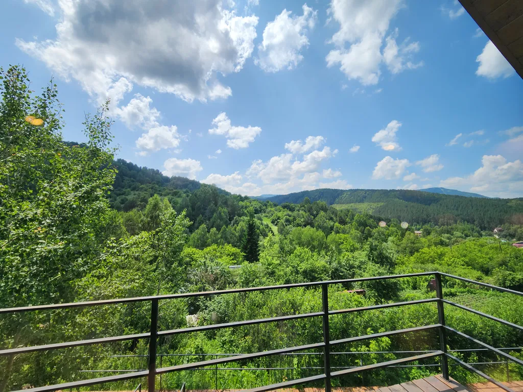 Стильный коттедж с видом на горы