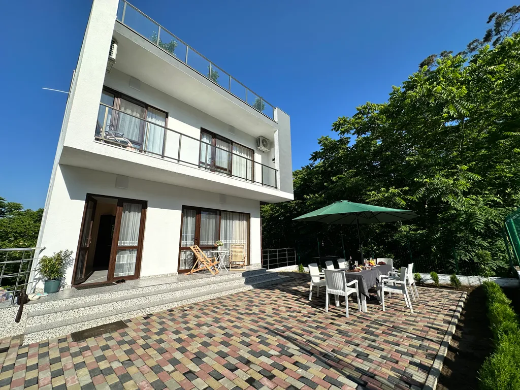 Коттедж Большая вилла с песчанным пляжем — аренда посуточно в Шекветили