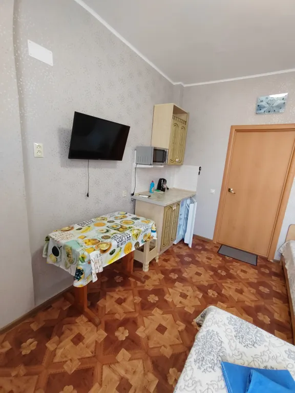Квартира Квартира 3х местный номер стандарт с окнами на море или с балконом, 3й этаж — Сочи