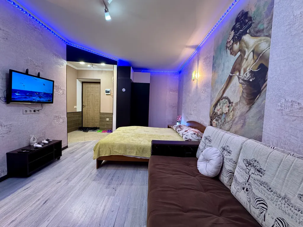 Студия с дизайнерским оформлением