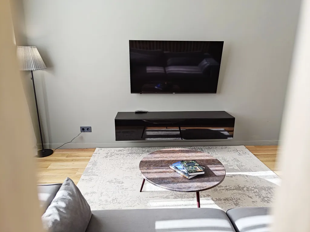 Дизайнерский двухуровневый апартамент с панорамным окном