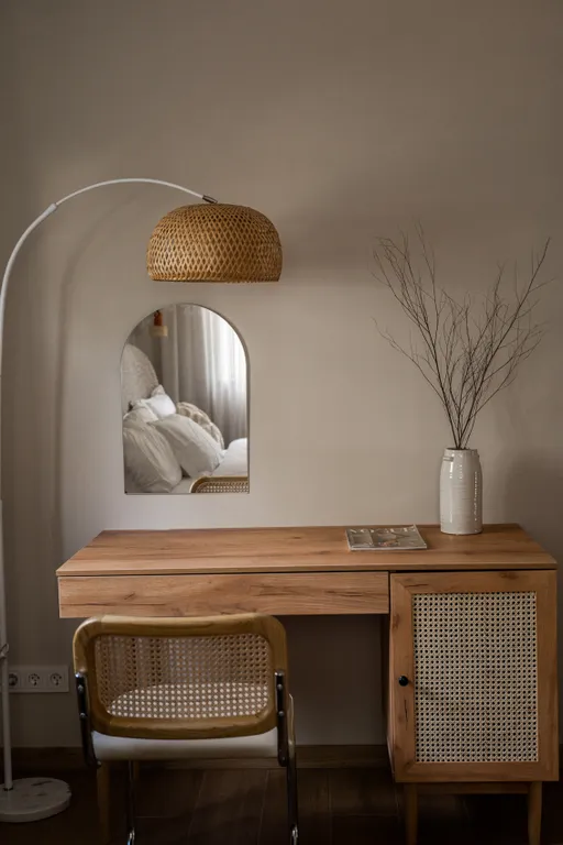 Новый стильный дом с зоной SPA, камином и красивым садом у леса