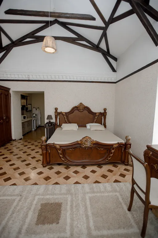 Роскошный номер для пар и семей с детьми, с балконом, кухней и диваном