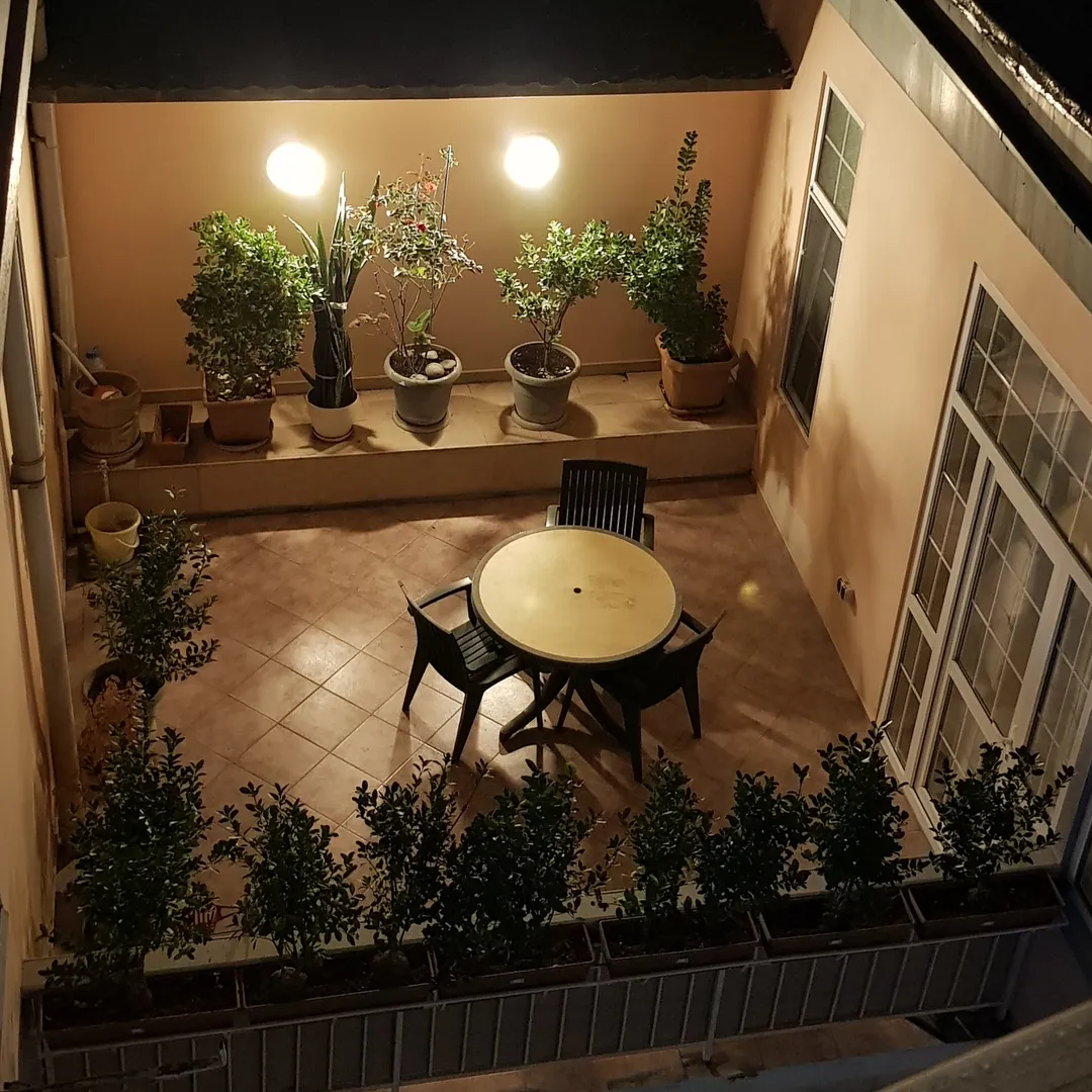 " PATIO " ( s 17 м² ) Балкон с видом на внутренний дворик.