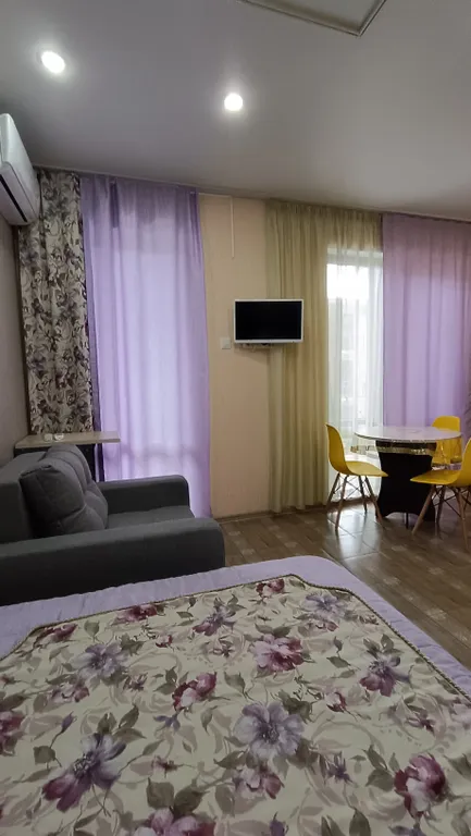 Студия с бассейном, 200 м до моря