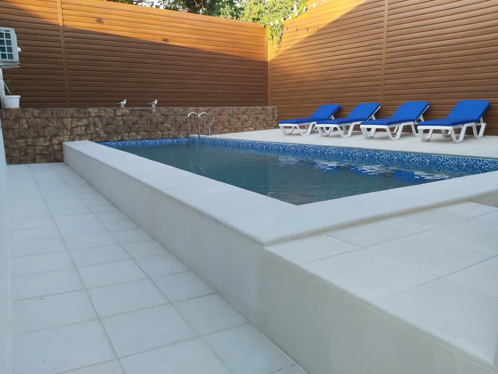 Дом со своим тёплым бассейном