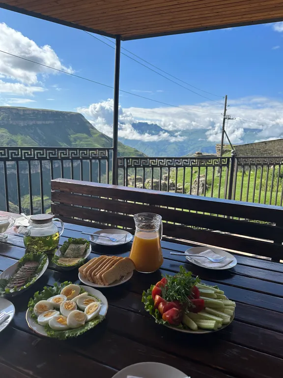 Дом с видом на водопад