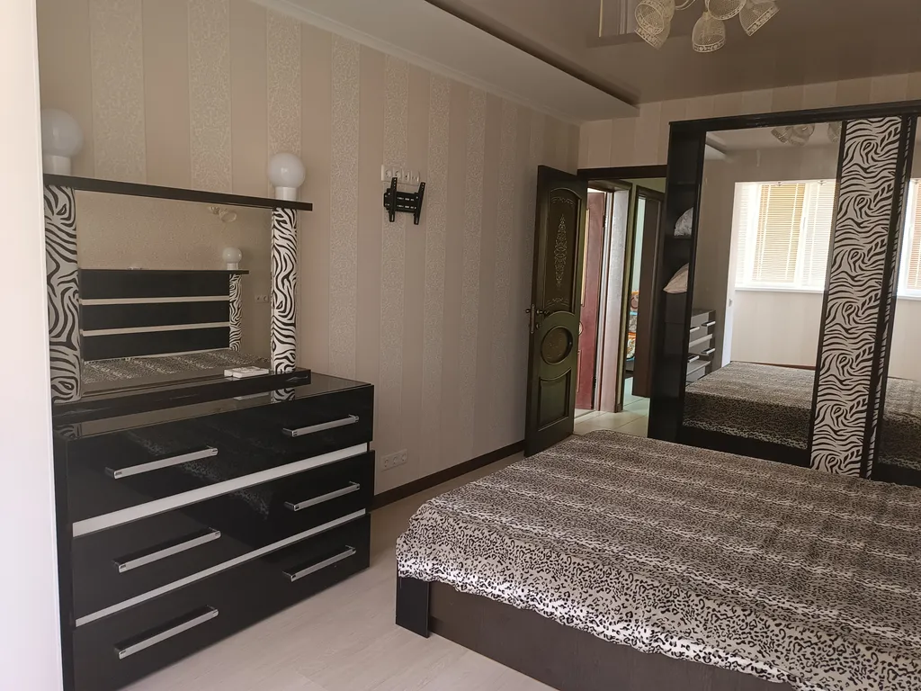 Уютная квартира в спальном районе недалеко от моря, с видом на горы