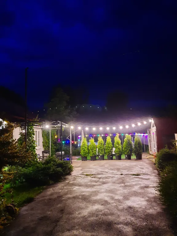 Милый домик в стиле прованс с камином, горячей купелью, баней, бассейном