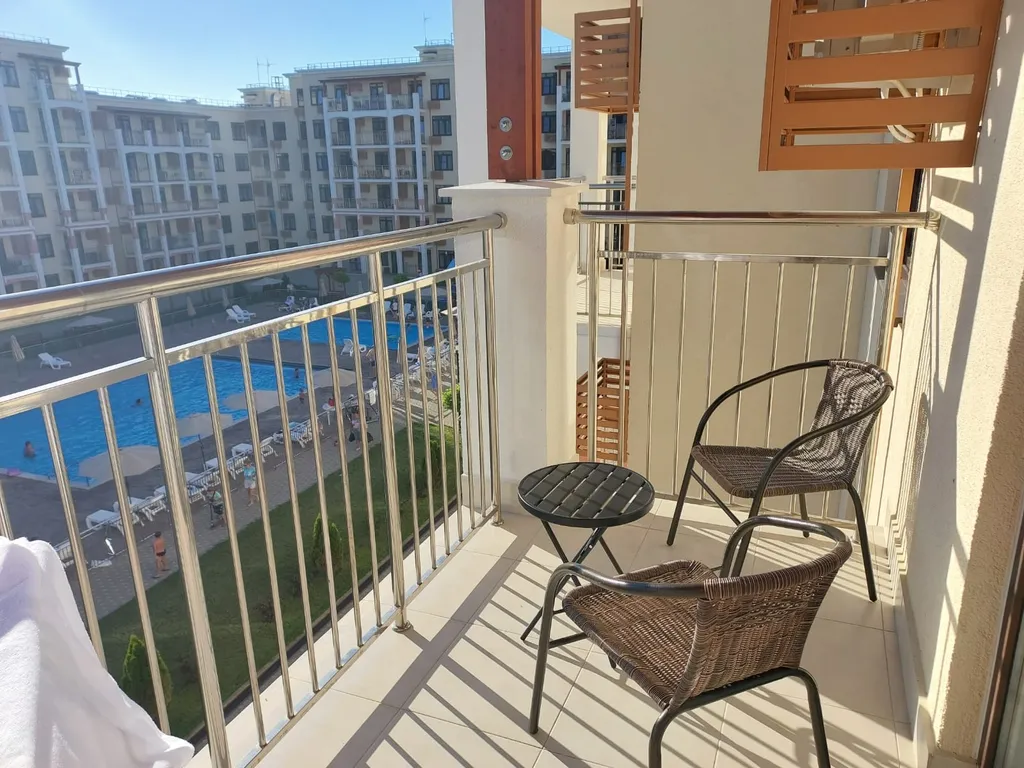 280 Евродва с бассейнами на 6 человек