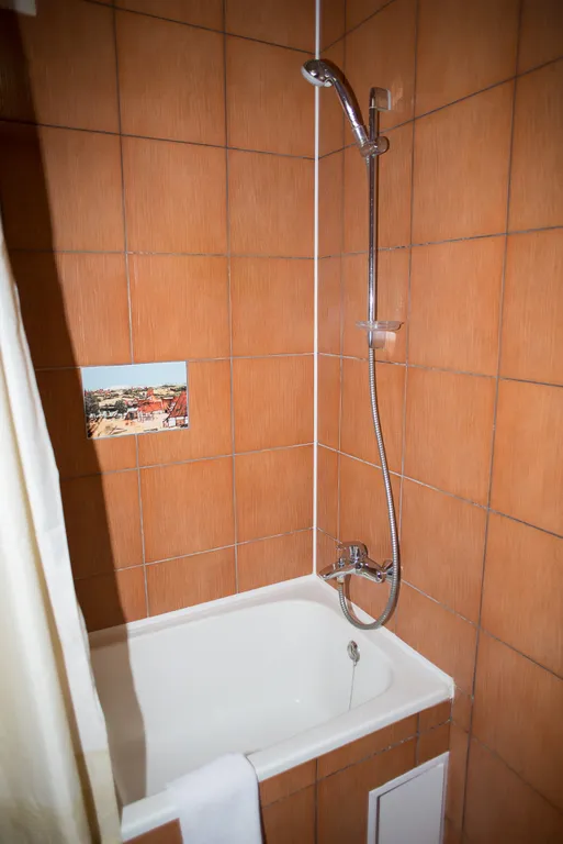 Уютный просторный номер в гостинице в сосновом лесу и на берегу озера