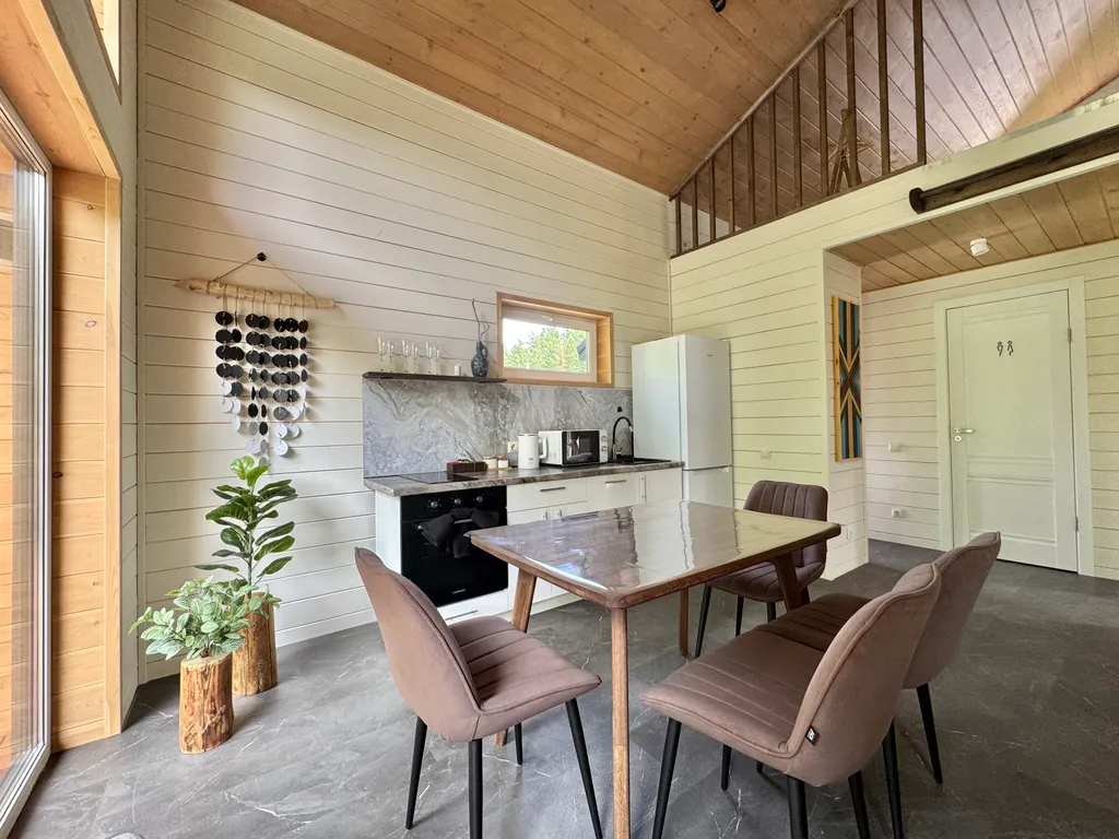 Дом в эко стиле с мангалом и видом на лес