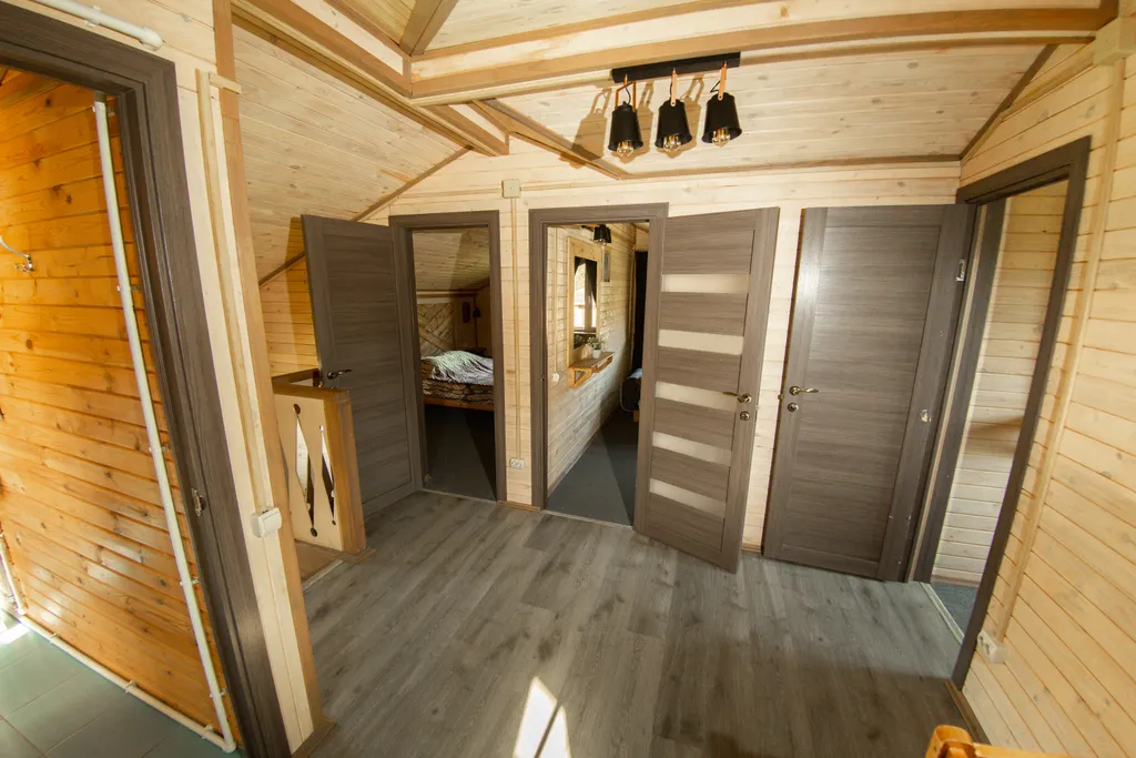 Дом у пруда