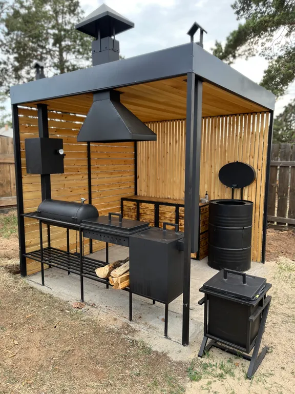 Благоустроенный дом на индивидуальной территории с видом на Байкал