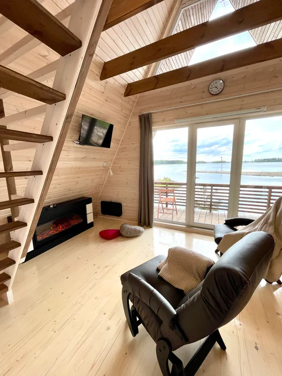 Дом-шалаш для семейной пары