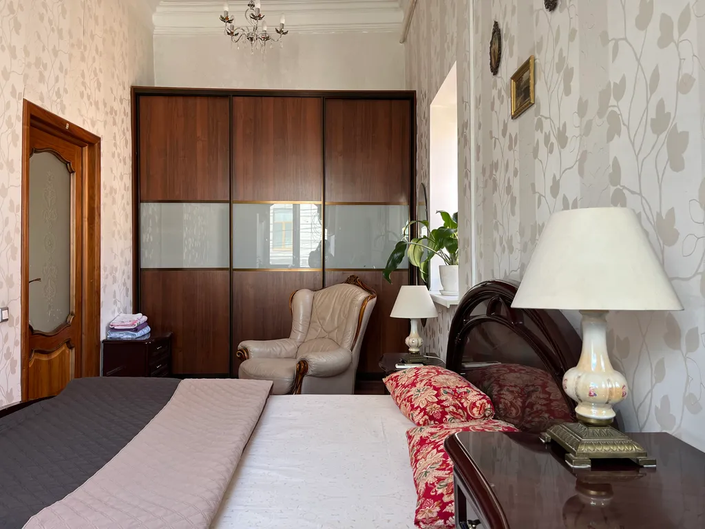 Квартира на усадьбе в купеческом центре исторического города