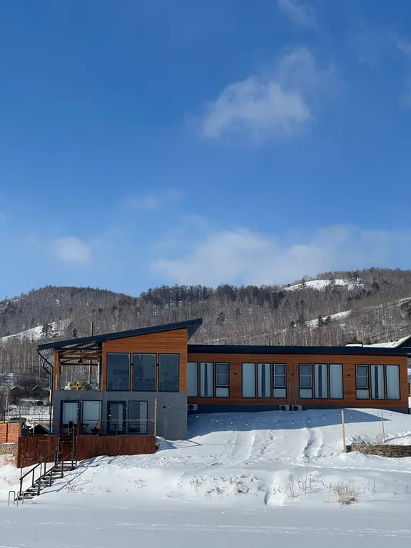 Дом с видом на озеро около горнолыжного комплекса