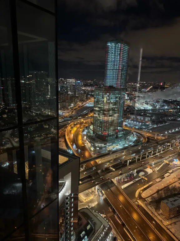 Угловой апартамент с ванной у окна