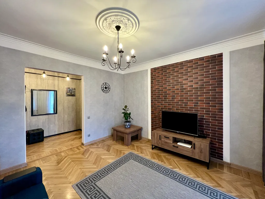 Квартира Уютные апартаменты "Лофт Фонтаны" с видом на Александровский сквер — Краснодар