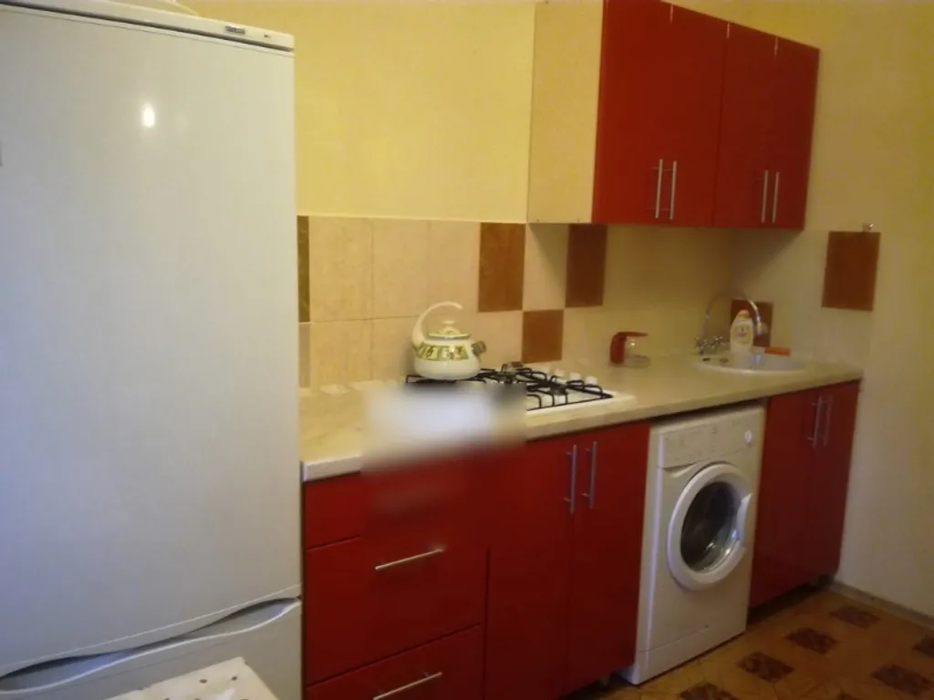 Дом в большом красивом закрытом дворе под ключ