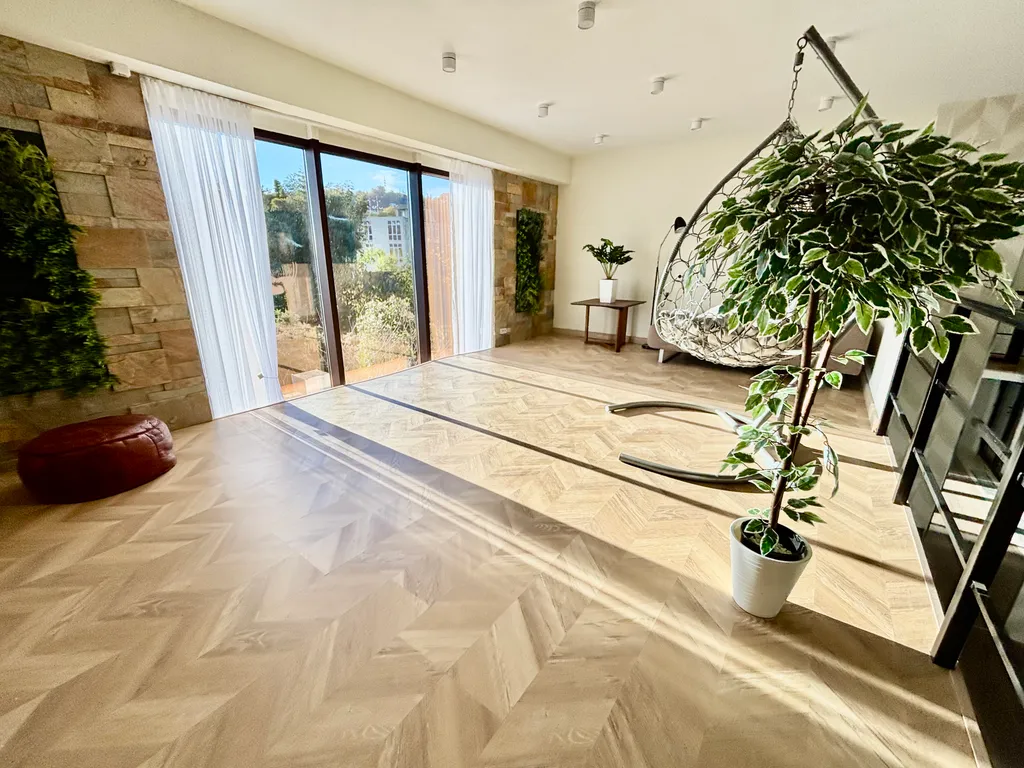 Кругозор туан-хаус с видом на реку