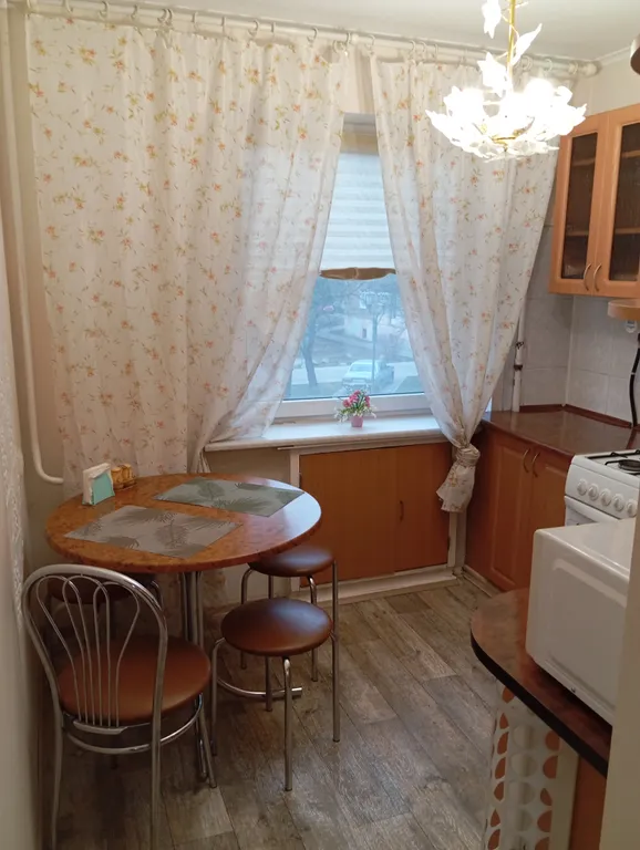 Скромная квартира с изолированными комнатами в центре