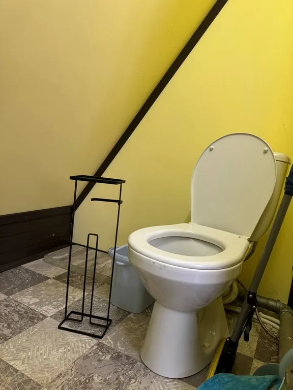 Мансардный этаж в доме на самом берегу Ладоги в сосновом лесу.