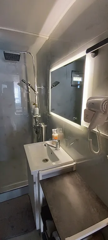 Таунхаус у озера с видом на горы