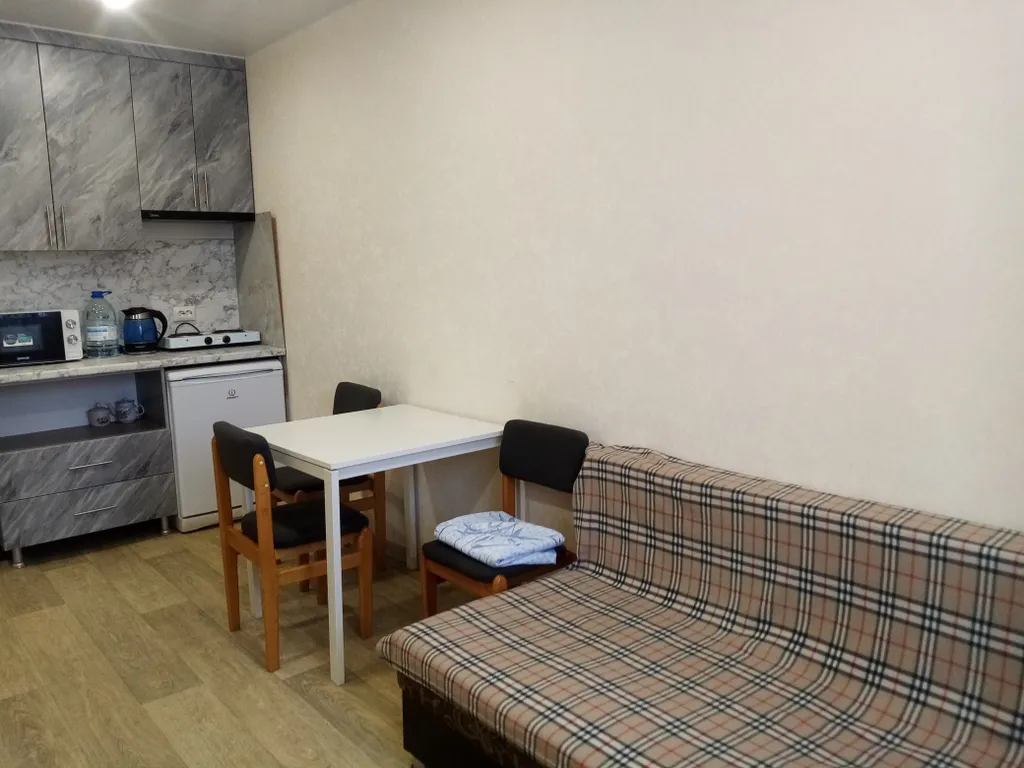 Гостинка-студия в центре у метро Геологическая