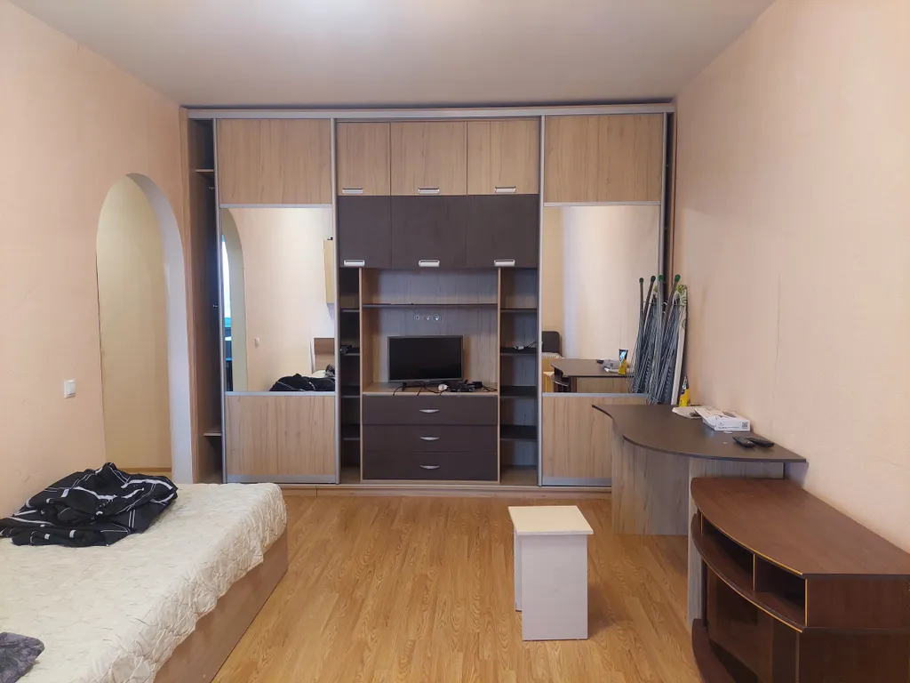 Напротив дома поликлиника