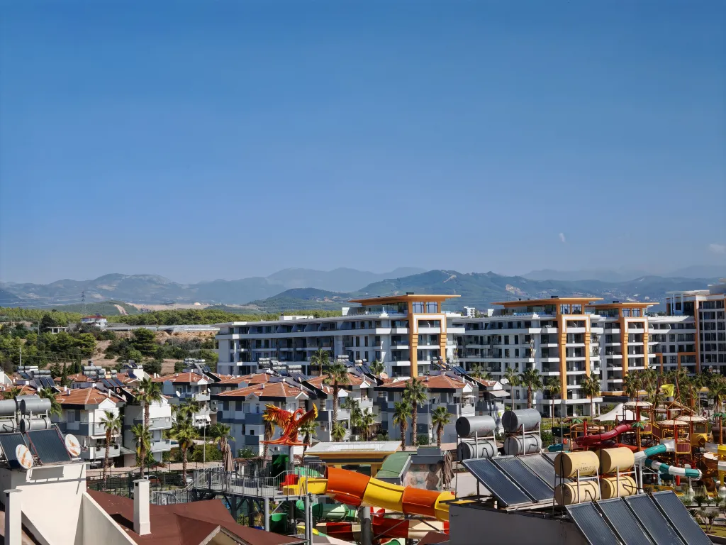 Квартира 1+1 в Azura World c видом на бассейн и аквапарком