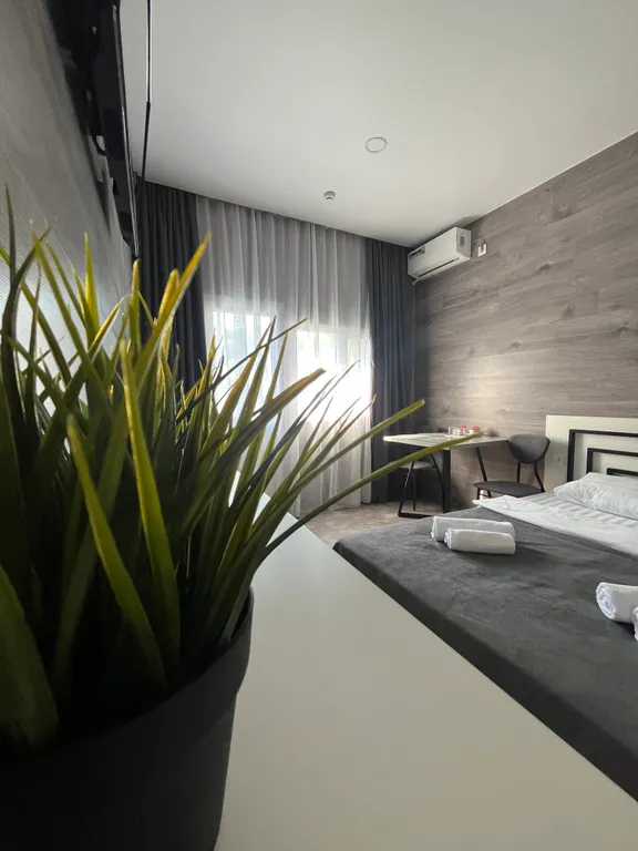 Комфортный номер люкс с видом на реку и горы